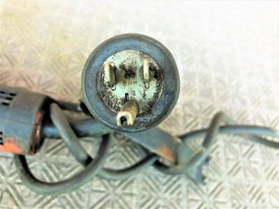 アース端子付きプラグ